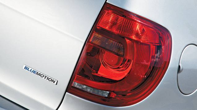 Emblema identifica a versão | <a href="https://preprod.quatrorodas.abril.com.br/carros/lancamentos/vw-fox-bluemotion-687433.shtml" rel="migration">Leia mais</a> Emblema identifica a versão | <a href="https://preprod.quatrorodas.abril.com.br/carros/lancamentos/vw-fox-bluemotion-687433.shtml" rel="migration">Leia mais</a>