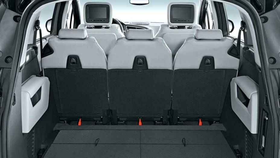 Quando as fileiras são rebatidas... | <a href="https://preprod.quatrorodas.abril.com.br/carros/impressoes/peugeot-5008-693468.shtml" rel="migration">Leia mais</a>