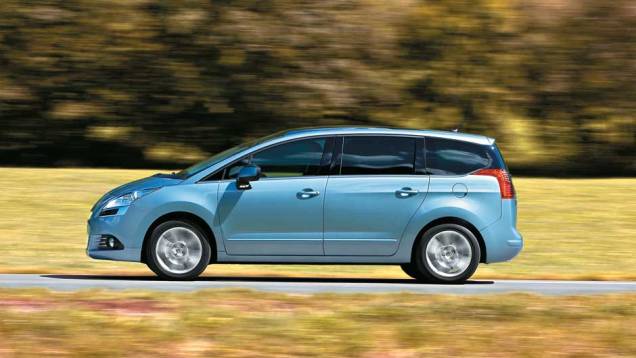 Com 4,53 m, ele é1cmmenorque o Corolla, mas leva 7 pessoas | <a href="https://preprod.quatrorodas.abril.com.br/carros/impressoes/peugeot-5008-693468.shtml" rel="migration">Leia mais</a> Com 4,53 m, ele é1cmmenorque o Corolla, mas leva 7 pessoas | <a href="https://preprod.quatrorodas.abril.com.br/carros/impressoes/peugeot-5008-693468.shtml" rel="migration">Leia mais</a>