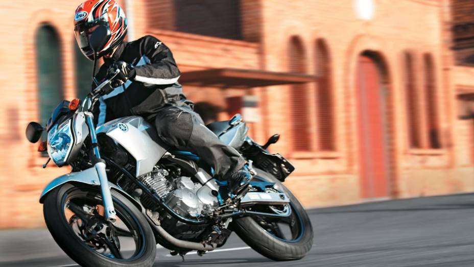 Estabilidade e maneabilidade permanecem iguais | <a href="https://preprod.quatrorodas.abril.com.br/moto/testes/yamaha-ys-250-fazer-blueflex-701446.shtml" rel="migration">Leia mais</a>