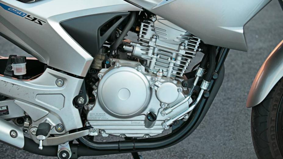 Motor 250 tem potência igual usando álcool | <a href="https://preprod.quatrorodas.abril.com.br/moto/testes/yamaha-ys-250-fazer-blueflex-701446.shtml" rel="migration">Leia mais</a>