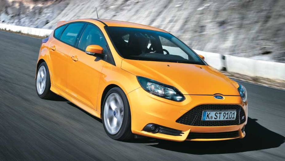 Para chegar aos 100 km/h, ele só precisa de 6,5 s | <a href="https://preprod.quatrorodas.abril.com.br/carros/impressoes/ford-focus-st-696459.shtml" rel="migration">Leia mais</a>