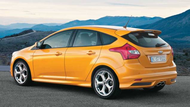Escape central único, mas que parece uma saída dupla | <a href="https://preprod.quatrorodas.abril.com.br/carros/impressoes/ford-focus-st-696459.shtml" rel="migration">Leia mais</a> Escape central único, mas que parece uma saída dupla | <a href="https://preprod.quatrorodas.abril.com.br/carros/impressoes/ford-focus-st-696459.shtml" rel="migration">Leia mais</a>