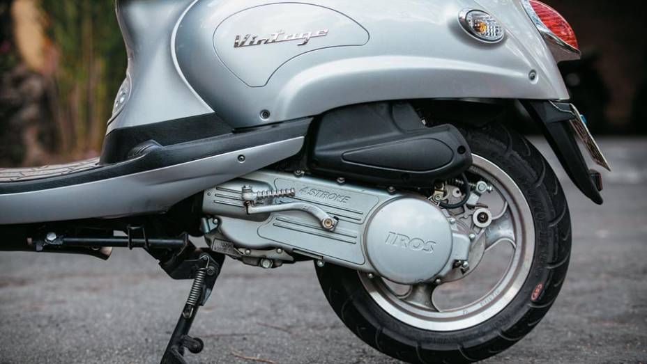 Além da partida elétrica, a Iros traz pedal de partida para emergências | <a href="https://preprod.quatrorodas.abril.com.br/moto/testes/iros-vintage-150-700576.shtml" rel="migration">Leia mais</a> Além da partida elétrica, a Iros traz pedal de partida para emergências | <a href="https://preprod.quatrorodas.abril.com.br/moto/testes/iros-vintage-150-700576.shtml" rel="migration">Leia mais</a>