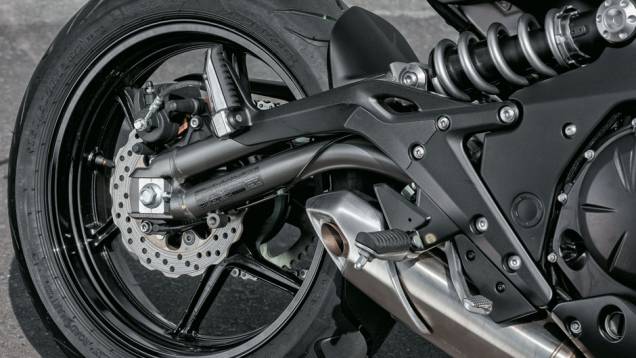 Balança bitubular em curva e escape curto | <a href="https://preprod.quatrorodas.abril.com.br/moto/testes/kawasaki-ninja-650-702413.shtml" rel="migration">Leia mais</a> Balança bitubular em curva e escape curto | <a href="https://preprod.quatrorodas.abril.com.br/moto/testes/kawasaki-ninja-650-702413.shtml" rel="migration">Leia mais</a>