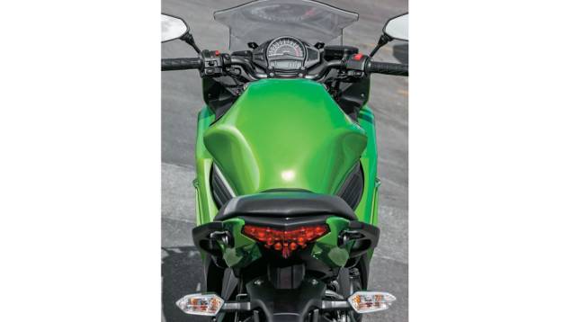 Cockpit estreito e bolha com 3 regulagens | <a href="https://preprod.quatrorodas.abril.com.br/moto/testes/kawasaki-ninja-650-702413.shtml" rel="migration">Leia mais</a> Cockpit estreito e bolha com 3 regulagens | <a href="https://preprod.quatrorodas.abril.com.br/moto/testes/kawasaki-ninja-650-702413.shtml" rel="migration">Leia mais</a>