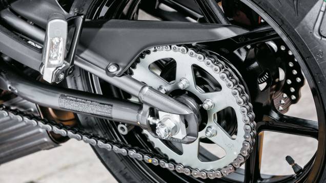 Transmissão por corrente e rodas de liga leve | <a href="https://preprod.quatrorodas.abril.com.br/moto/testes/kawasaki-ninja-650-702413.shtml" rel="migration">Leia mais</a> Transmissão por corrente e rodas de liga leve | <a href="https://preprod.quatrorodas.abril.com.br/moto/testes/kawasaki-ninja-650-702413.shtml" rel="migration">Leia mais</a>