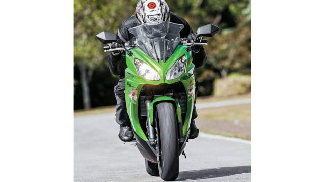 Piscas integrados à carenagem e cara de má | <a href="https://preprod.quatrorodas.abril.com.br/moto/testes/kawasaki-ninja-650-702413.shtml" rel="migration">Leia mais</a> Piscas integrados à carenagem e cara de má | <a href="https://preprod.quatrorodas.abril.com.br/moto/testes/kawasaki-ninja-650-702413.shtml" rel="migration">Leia mais</a>