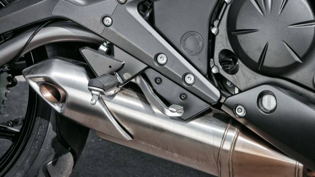 Pedaleiras mais recuadas que na ER-6n | <a href="https://preprod.quatrorodas.abril.com.br/moto/testes/kawasaki-ninja-650-702413.shtml" rel="migration">Leia mais</a> Pedaleiras mais recuadas que na ER-6n | <a href="https://preprod.quatrorodas.abril.com.br/moto/testes/kawasaki-ninja-650-702413.shtml" rel="migration">Leia mais</a>