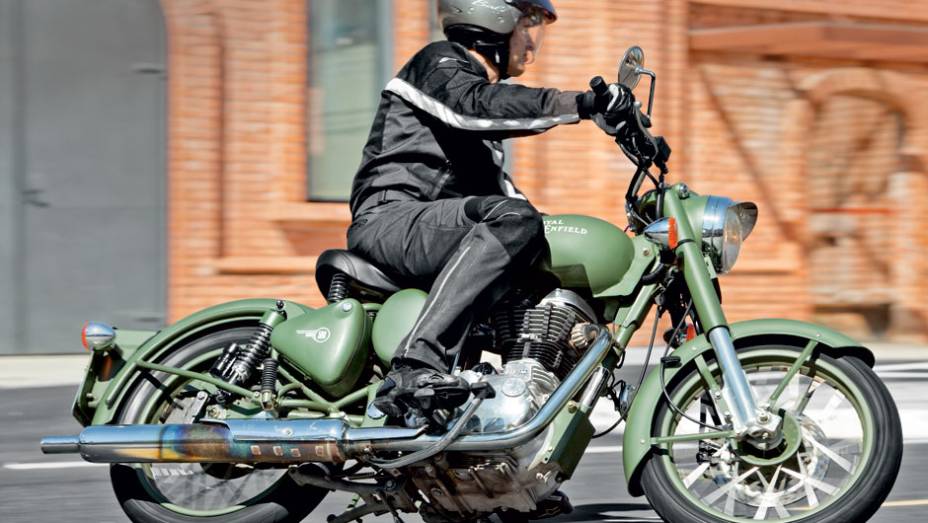 Calor do catalisador causa manchas no cromadodo escape | <a href="https://preprod.quatrorodas.abril.com.br/moto/testes/royal-enfield-classic-500-military-green-705420.shtml" rel="migration">Leia mais</a>