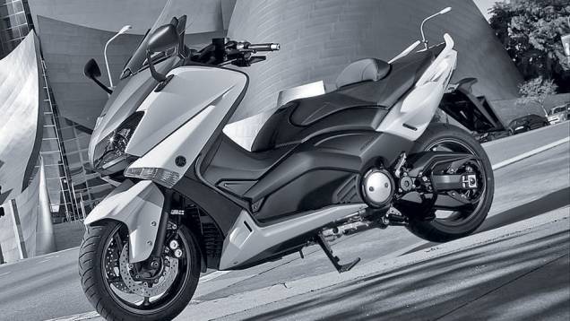 Transmissão secundária e final por correia | <a href="https://preprod.quatrorodas.abril.com.br/moto/testes/yamaha-tmax-530-705211.shtml" rel="migration">Leia mais</a> Transmissão secundária e final por correia | <a href="https://preprod.quatrorodas.abril.com.br/moto/testes/yamaha-tmax-530-705211.shtml" rel="migration">Leia mais</a>