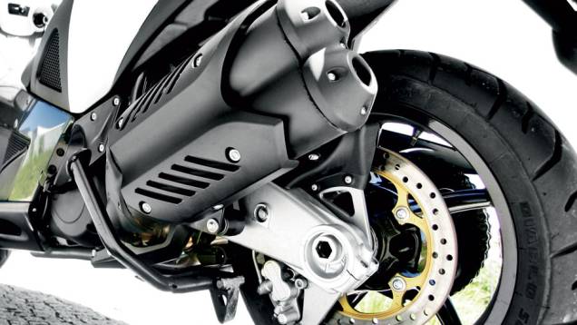 Ponteira opcional Arrow de carbono e titânio | <a href="https://preprod.quatrorodas.abril.com.br/moto/testes/aprilia-srv-850-713547.shtml" rel="migration">Leia mais</a> Ponteira opcional Arrow de carbono e titânio | <a href="https://preprod.quatrorodas.abril.com.br/moto/testes/aprilia-srv-850-713547.shtml" rel="migration">Leia mais</a>