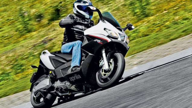 Estabilidade em curvas é capaz de humilhar esportivas | <a href="https://preprod.quatrorodas.abril.com.br/moto/testes/aprilia-srv-850-713547.shtml" rel="migration">Leia mais</a> Estabilidade em curvas é capaz de humilhar esportivas | <a href="https://preprod.quatrorodas.abril.com.br/moto/testes/aprilia-srv-850-713547.shtml" rel="migration">Leia mais</a>
