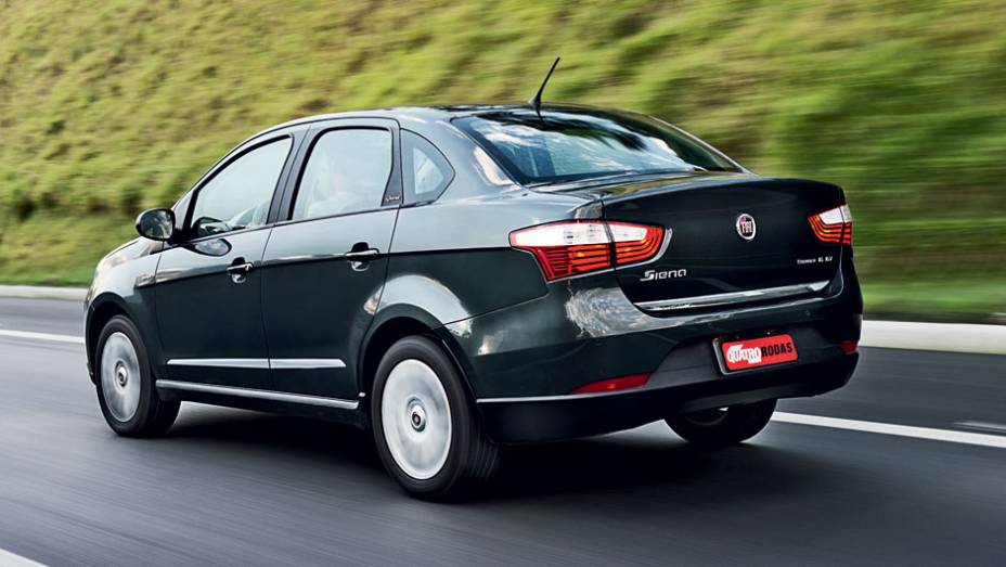 Linhas do Siena camuflam sua origem. Ele é parente do Palio | <a href="https://preprod.quatrorodas.abril.com.br/carros/comparativos/sedas-automaticos-cobalt-x-siena-x-voyage-704089.shtml" rel="migration">Leia mais</a> Linhas do Siena camuflam sua origem. Ele é parente do Palio | <a href="https://preprod.quatrorodas.abril.com.br/carros/comparativos/sedas-automaticos-cobalt-x-siena-x-voyage-704089.shtml" rel="migration">Leia mais</a>