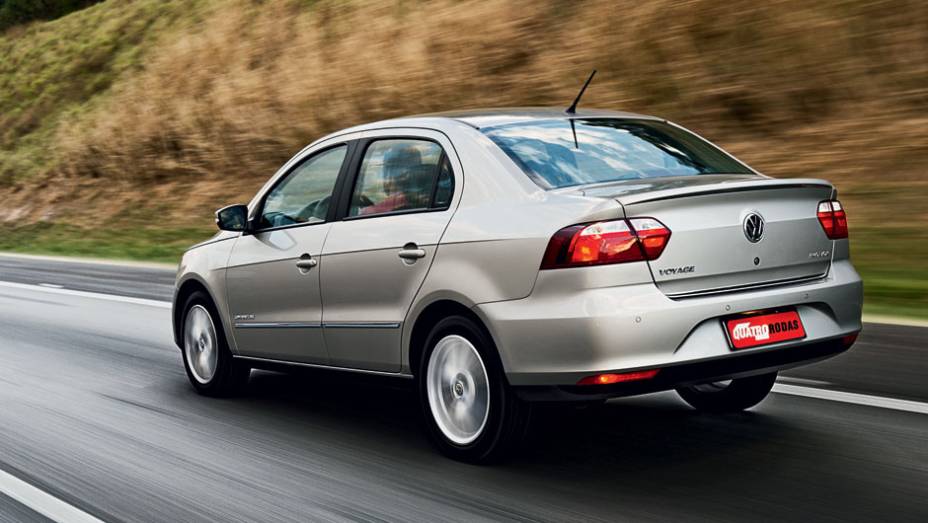 Novas lanternas invadem a tampa do porta-malas | <a href="https://preprod.quatrorodas.abril.com.br/carros/comparativos/sedas-automaticos-cobalt-x-siena-x-voyage-704089.shtml" rel="migration">Leia mais</a> Novas lanternas invadem a tampa do porta-malas | <a href="https://preprod.quatrorodas.abril.com.br/carros/comparativos/sedas-automaticos-cobalt-x-siena-x-voyage-704089.shtml" rel="migration">Leia mais</a>