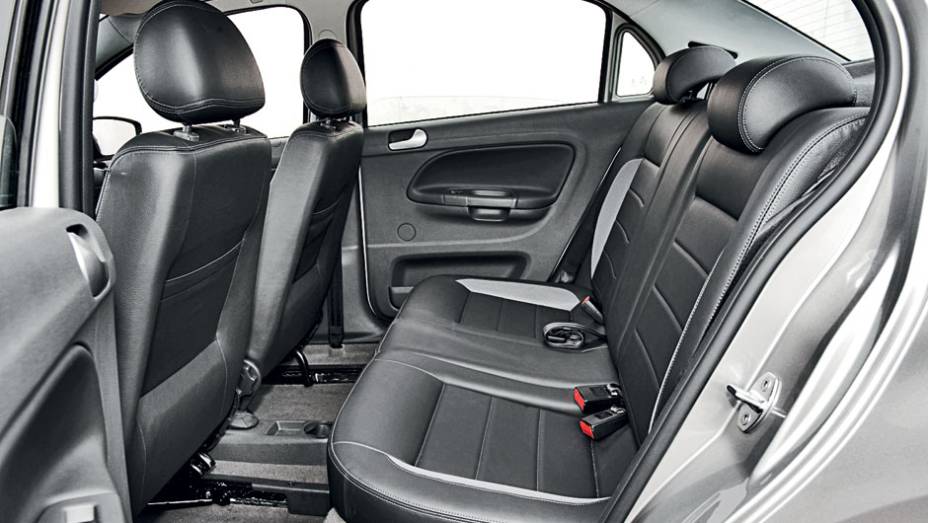 Voyage tem o menor espaço traseiro e a espuma do assento é rígida demais | <a href="https://preprod.quatrorodas.abril.com.br/carros/comparativos/sedas-automaticos-cobalt-x-siena-x-voyage-704089.shtml" rel="migration">Leia mais</a> Voyage tem o menor espaço traseiro e a espuma do assento é rígida demais | <a href="https://preprod.quatrorodas.abril.com.br/carros/comparativos/sedas-automaticos-cobalt-x-siena-x-voyage-704089.shtml" rel="migration">Leia mais</a>