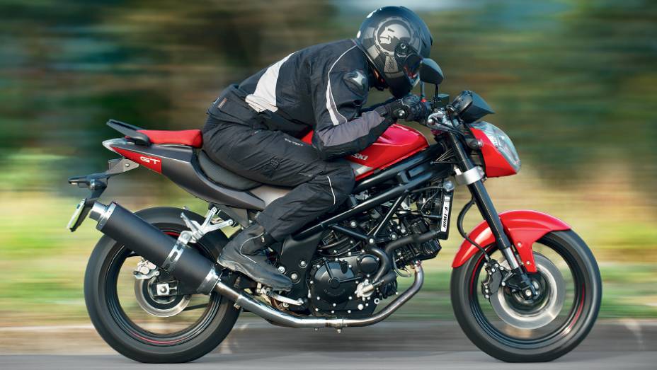 M&aacute;xima de 180 km/h, excelente para a proposta | <a href="https://preprod.quatrorodas.abril.com.br/moto/testes/kasinski-comet-gt-650-730928.shtml" rel="migration">Leia mais</a>