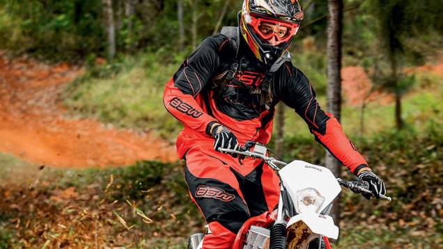 Deixar a estrada para trás é a especialidade da marca cardã | <a href="https://preprod.quatrorodas.abril.com.br/moto/testes/gas-gas-ec-250f-cami-730784.shtml" rel="migration">Leia mais</a> Deixar a estrada para trás é a especialidade da marca cardã | <a href="https://preprod.quatrorodas.abril.com.br/moto/testes/gas-gas-ec-250f-cami-730784.shtml" rel="migration">Leia mais</a>