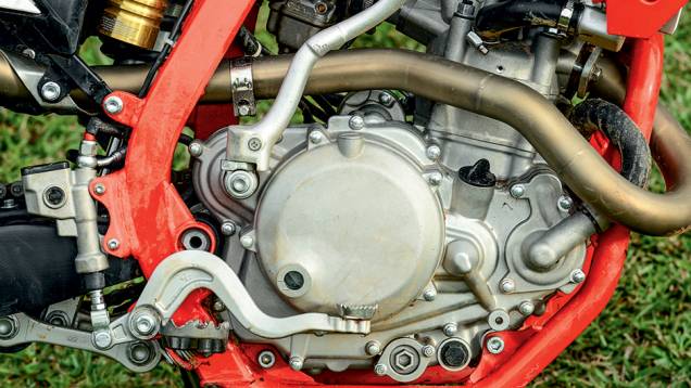 Amortecedor Sachs com links e berço duplo | <a href="https://preprod.quatrorodas.abril.com.br/moto/testes/gas-gas-ec-250f-cami-730784.shtml" rel="migration">Leia mais</a> Amortecedor Sachs com links e berço duplo | <a href="https://preprod.quatrorodas.abril.com.br/moto/testes/gas-gas-ec-250f-cami-730784.shtml" rel="migration">Leia mais</a>