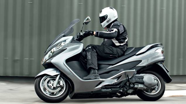 Postura e conforto de piloto e garupa superiores no 400 | <a href="https://preprod.quatrorodas.abril.com.br/moto/testes/dafra-citicom-300i-x-suzuki-burgman-730676.shtmll" rel="migration">Leia mais</a> Postura e conforto de piloto e garupa superiores no 400 | <a href="https://preprod.quatrorodas.abril.com.br/moto/testes/dafra-citicom-300i-x-suzuki-burgman-730676.shtmll" rel="migration">Leia mais</a>