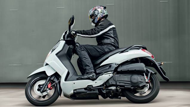 Pilotos mais altos têm joelhos muito próximos do escudo | <a href="https://preprod.quatrorodas.abril.com.br/moto/testes/dafra-citicom-300i-x-suzuki-burgman-730676.shtmll" rel="migration">Leia mais</a> Pilotos mais altos têm joelhos muito próximos do escudo | <a href="https://preprod.quatrorodas.abril.com.br/moto/testes/dafra-citicom-300i-x-suzuki-burgman-730676.shtmll" rel="migration">Leia mais</a>