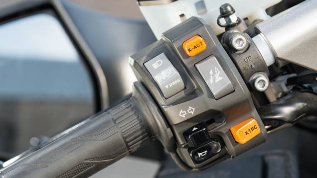 K-Act é freio ABS e KTCR é controle de tração K-Act é freio ABS e KTCR é controle de tração