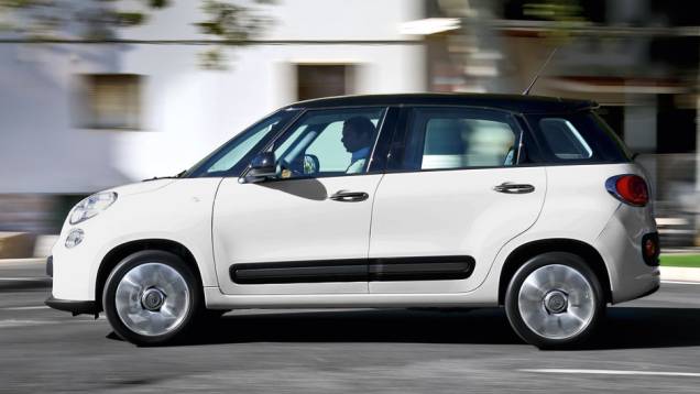 Mais que duas portas, ele ganhou perfil monovolume | <a href="https://preprod.quatrorodas.abril.com.br/carros/impressoes/fiat-500l-725497.shtml" rel="migration">Leia mais</a> Mais que duas portas, ele ganhou perfil monovolume | <a href="https://preprod.quatrorodas.abril.com.br/carros/impressoes/fiat-500l-725497.shtml" rel="migration">Leia mais</a>