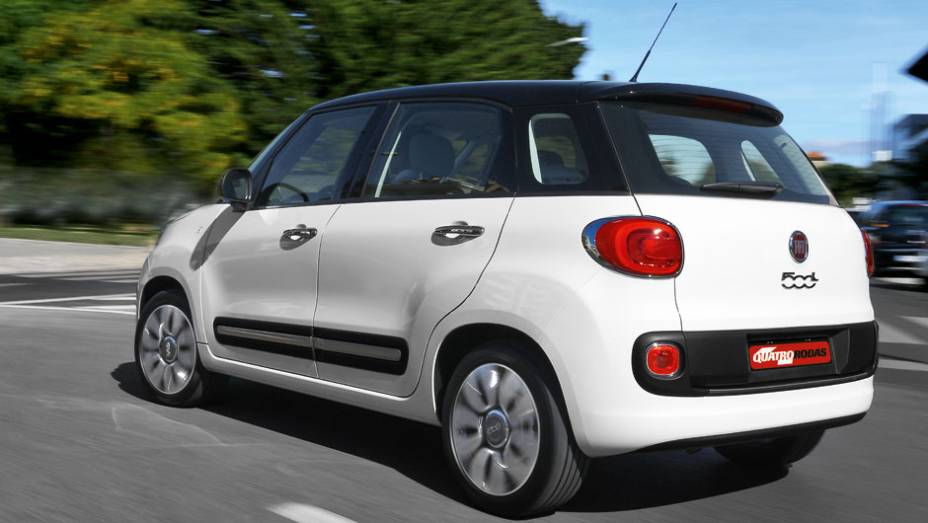 O 500L &eacute; 15 cm maior que um Fiat Idea | <a href="https://preprod.quatrorodas.abril.com.br/carros/impressoes/fiat-500l-725497.shtml" rel="migration">Leia mais</a>