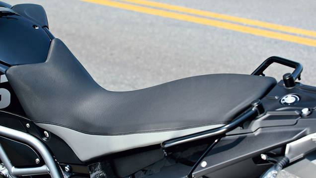 Banco único na F 800 GS, também mais fino e rígido | <a href="https://preprod.quatrorodas.abril.com.br/moto/testes/bmw-f-800-gs-x-triumph-tiger-800-xc-741460.shtml" rel="migration">Leia mais</a> Banco único na F 800 GS, também mais fino e rígido | <a href="https://preprod.quatrorodas.abril.com.br/moto/testes/bmw-f-800-gs-x-triumph-tiger-800-xc-741460.shtml" rel="migration">Leia mais</a>