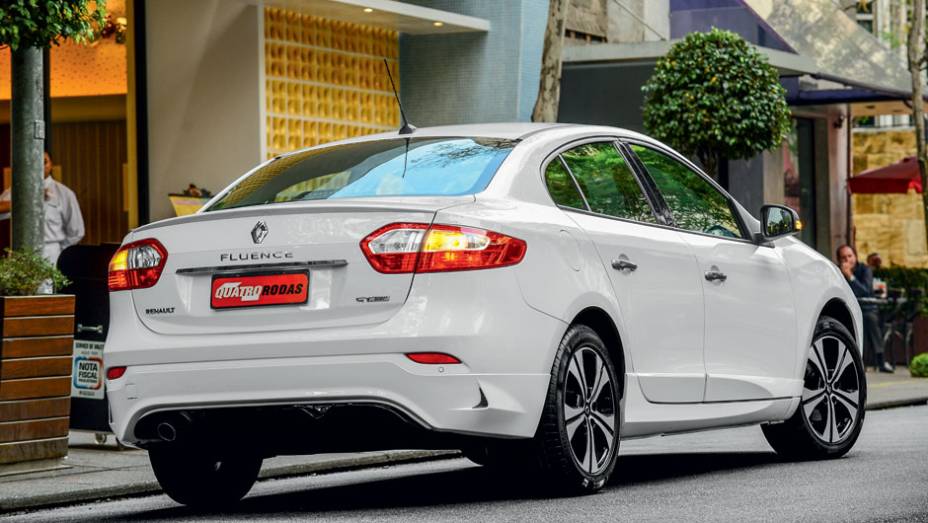 O Fluence GT terá só três cores: Branco Glacier, Vermelho Fogo e Preto Nacré | <a href="https://preprod.quatrorodas.abril.com.br/carros/lancamentos/renault-fluence-gt-725198.shtml" rel="migration">>Leia mais</a>