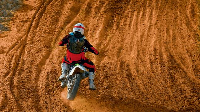 O motor da KX 450F despeja potência de forma bem linear | <a href="https://preprod.quatrorodas.abril.com.br/moto/testes/kawasaki-kx-250f-kx-450f-741846.shtml" rel="migration">Leia mais</a> O motor da KX 450F despeja potência de forma bem linear | <a href="https://preprod.quatrorodas.abril.com.br/moto/testes/kawasaki-kx-250f-kx-450f-741846.shtml" rel="migration">Leia mais</a>