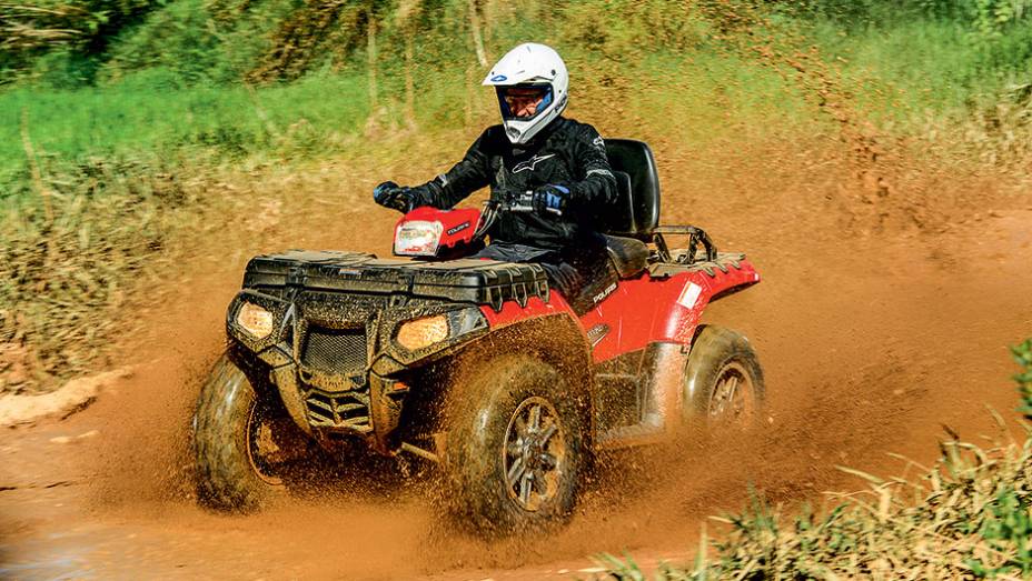 Sportsman Touring 850 EPS: tem freio-motor | <a href="https://preprod.quatrorodas.abril.com.br/moto/testes/atv-utv-polaris-2013-742351.shtml" rel="migration">Leia mais</a>