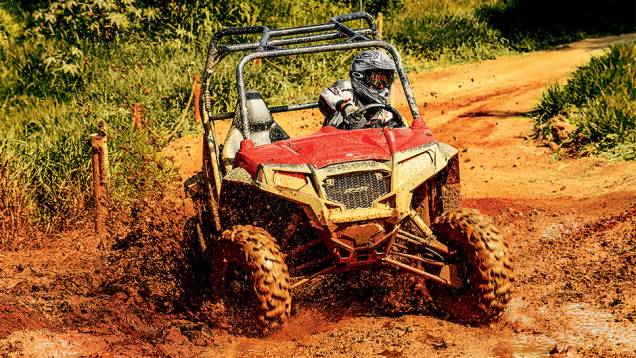 O Ranger RZR S 800 sai da lama tracionando as 4 | <a href="https://preprod.quatrorodas.abril.com.br/moto/testes/atv-utv-polaris-2013-742351.shtml" rel="migration">Leia mais</a> O Ranger RZR S 800 sai da lama tracionando as 4 | <a href="https://preprod.quatrorodas.abril.com.br/moto/testes/atv-utv-polaris-2013-742351.shtml" rel="migration">Leia mais</a>