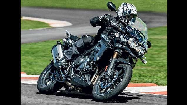 Triumph Tiger 1200: sensacional na terra e no asfalto | <a href="https://preprod.quatrorodas.abril.com.br/moto/testes/linha-triumph-2013-741889.shtml" rel="migration">Leia mais</a> Triumph Tiger 1200: sensacional na terra e no asfalto | <a href="https://preprod.quatrorodas.abril.com.br/moto/testes/linha-triumph-2013-741889.shtml" rel="migration">Leia mais</a>