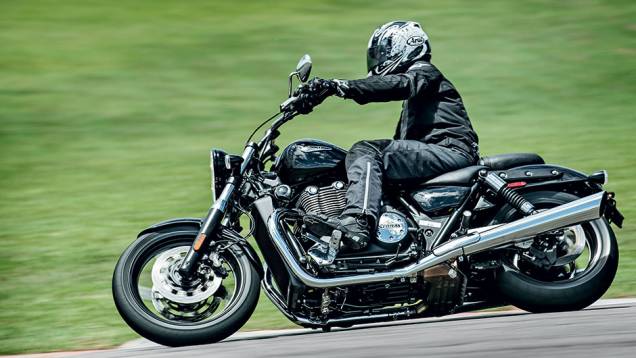 Thunderbird: 1,7 litro em 2 cilindros paralelos. Forte! | <a href="https://preprod.quatrorodas.abril.com.br/moto/testes/linha-triumph-2013-741889.shtml" rel="migration">Leia mais</a> Thunderbird: 1,7 litro em 2 cilindros paralelos. Forte! | <a href="https://preprod.quatrorodas.abril.com.br/moto/testes/linha-triumph-2013-741889.shtml" rel="migration">Leia mais</a>