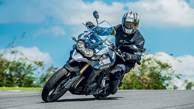 Tiger 1200: Fly by Wire ou acelerador eletrônico. Ligeira! | <a href="https://preprod.quatrorodas.abril.com.br/moto/testes/linha-triumph-2013-741889.shtml" rel="migration">Leia mais</a> Tiger 1200: Fly by Wire ou acelerador eletrônico. Ligeira! | <a href="https://preprod.quatrorodas.abril.com.br/moto/testes/linha-triumph-2013-741889.shtml" rel="migration">Leia mais</a>