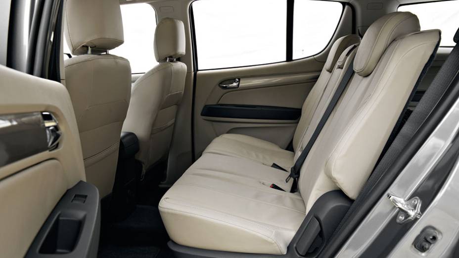 Encosto de cabe&ccedil;a e cinto de tr&ecirc;s pontos para todos | <a href="https://preprod.quatrorodas.abril.com.br/carros/testes/chevrolet-trailblazer-729755.shtml" rel="migration">Leia mais</a>