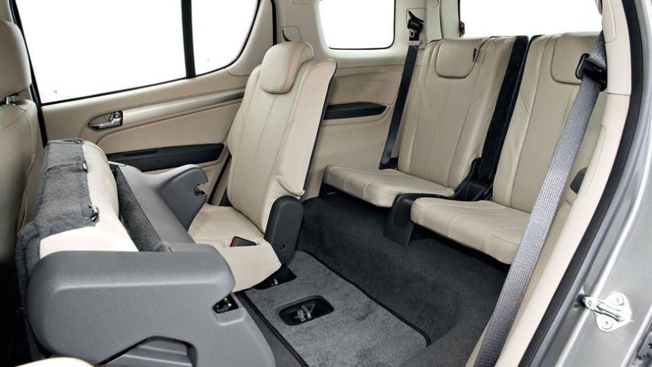 Terceira fileira comporta dois adultos de at&eacute; 1,70 metro | <a href="https://preprod.quatrorodas.abril.com.br/carros/testes/chevrolet-trailblazer-729755.shtml" rel="migration">Leia mais</a>