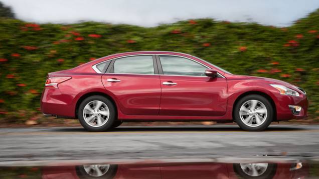 Sedã tenta simular design de cupê: traseira alta e perfil arredondado | <a href="https://preprod.quatrorodas.abril.com.br/carros/lancamentos/nissan-altima-759798.shtml" rel="migration">Leia mais</a> | <a href="https://preprod.quatrorodas.abril.com.br/carros/impressoes/nissan-alti" rel="migration"></a> Sedã tenta simular design de cupê: traseira alta e perfil arredondado | <a href="https://preprod.quatrorodas.abril.com.br/carros/lancamentos/nissan-altima-759798.shtml" rel="migration">Leia mais</a> | <a href="https://preprod.quatrorodas.abril.com.br/carros/impressoes/nissan-alti" rel="migration"></a>