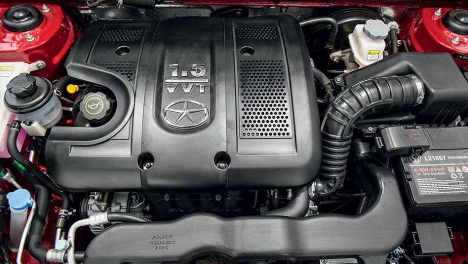 Motor 1.5 16V VVT rende 127 cv com etanol | <a href="https://preprod.quatrorodas.abril.com.br/carros/lancamentos/jac-j3-s-1-5-jetflex-740479.shtml" rel="migration">Leia mais</a>