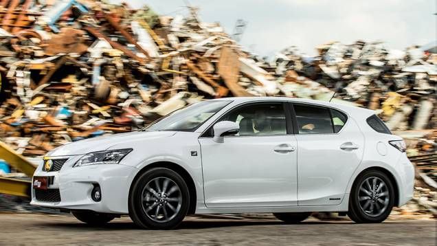 | <a href="https://preprod.quatrorodas.abril.com.br/carros/lancamentos/lexus-ct-200h-f-sport-743425.shtml" rel="migration">Leia mais</a> | <a href="https://preprod.quatrorodas.abril.com.br/carros/lancamentos/lexus-ct-200h-f-sport-743425.shtml" rel="migration">Leia mais</a>