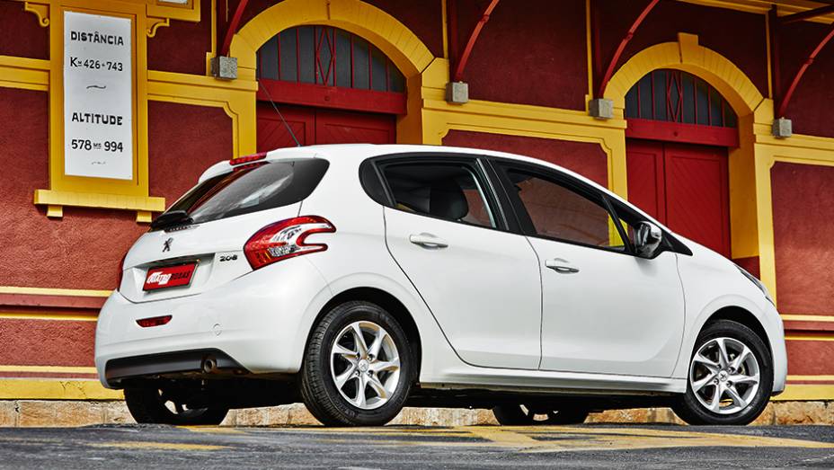 Cheio de bons atributos, hatch faz jus ao legado deixado pelo 206 | <a href="https://preprod.quatrorodas.abril.com.br/carros/comparativos/fiesta-x-208-x-c3-749647.shtml" rel="migration">Leia mais</a>