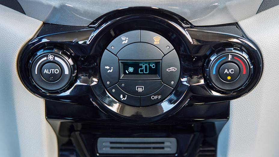 S&oacute; ligue o ar com o motor quente, pois o consumo &eacute; maior na fase fria. | <a href="https://preprod.quatrorodas.abril.com.br/reportagens/geral/viloes-consumo-841540.shtml" target="_blank" rel="migration">Leia mais</a>