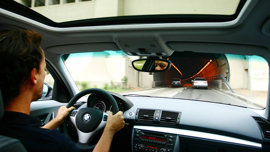 Esquentar o carro &eacute; desnecess&aacute;rio. Ligue e ande. Basta n&atilde;o abusar do acelerador com o carro frio. | <a href="https://preprod.quatrorodas.abril.com.br/reportagens/geral/viloes-consumo-841540.shtml" target="_blank" rel="migration">Leia mais</a>