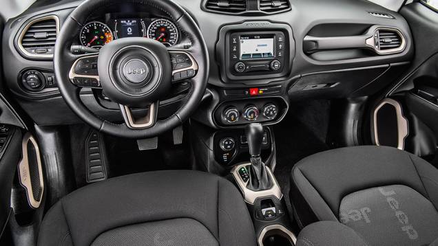 <a href="https://preprod.quatrorodas.abril.com.br//carros/comparativos/troller-t4-x-jeep-renegade-890323.shtml" target="_blank" rel="migration">Leia mais</a> <a href="https://preprod.quatrorodas.abril.com.br//carros/comparativos/troller-t4-x-jeep-renegade-890323.shtml" target="_blank" rel="migration">Leia mais</a>