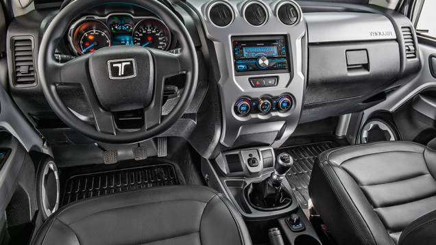 <a href="https://preprod.quatrorodas.abril.com.br//carros/comparativos/troller-t4-x-jeep-renegade-890323.shtml" target="_blank" rel="migration">Leia mais</a> <a href="https://preprod.quatrorodas.abril.com.br//carros/comparativos/troller-t4-x-jeep-renegade-890323.shtml" target="_blank" rel="migration">Leia mais</a>