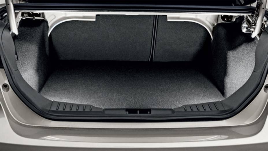 Porta-malas: 421 litros, um abaixo da m&eacute;dia do segmento | <a href="https://preprod.quatrorodas.abril.com.br/carros/testes/ford-focus-fastback-titanium-plus-898220.shtml" target="_blank" rel="migration">Leia mais</a>