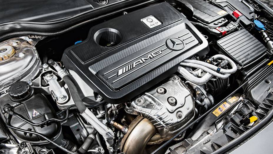 CLA tem o quatro-cilindros mais potente do mundo: 360 cv | <a href="https://preprod.quatrorodas.abril.com.br/carros/comparativos/audi-s3-x-mercedes-cla-45-amg-898620.shtml" target="_blank" rel="migration">Leia mais</a>