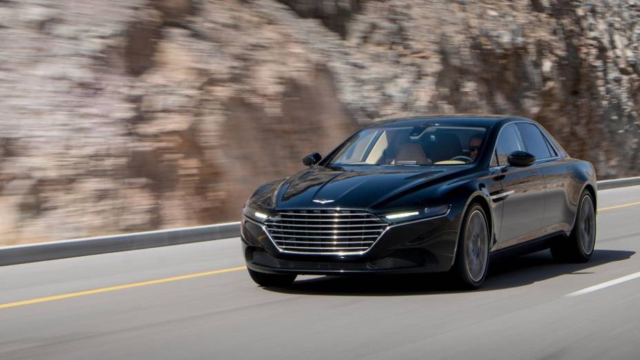 Chamado por Lagonda Taraf, o carro está confirmado em países do oriente médio | <a href="https://preprod.quatrorodas.abril.com.br/noticias/fabricantes/aston-martin-lanca-lagonda-dubai-812357.shtml" rel="migration">Leia mais</a>