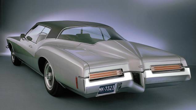 Riveira 1971O desenho fastback do Chevrolet Corvette 1963-1967, com dobras no vidro traseiro, pareceu renascer no Riviera 1971, uma ousadia rara na Buick Riveira 1971O desenho fastback do Chevrolet Corvette 1963-1967, com dobras no vidro traseiro, pareceu renascer no Riviera 1971, uma ousadia rara na Buick